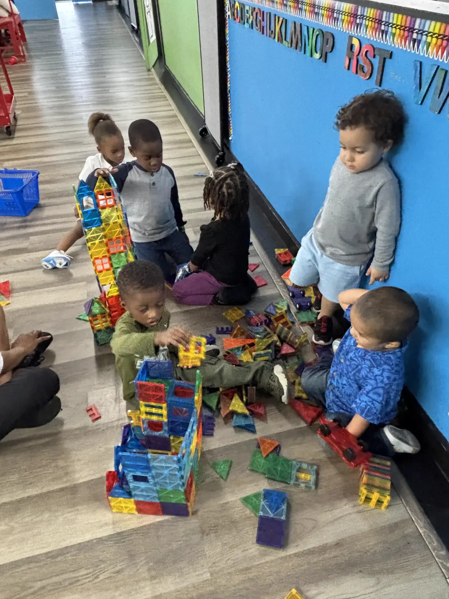 Children building magnetic tiles together